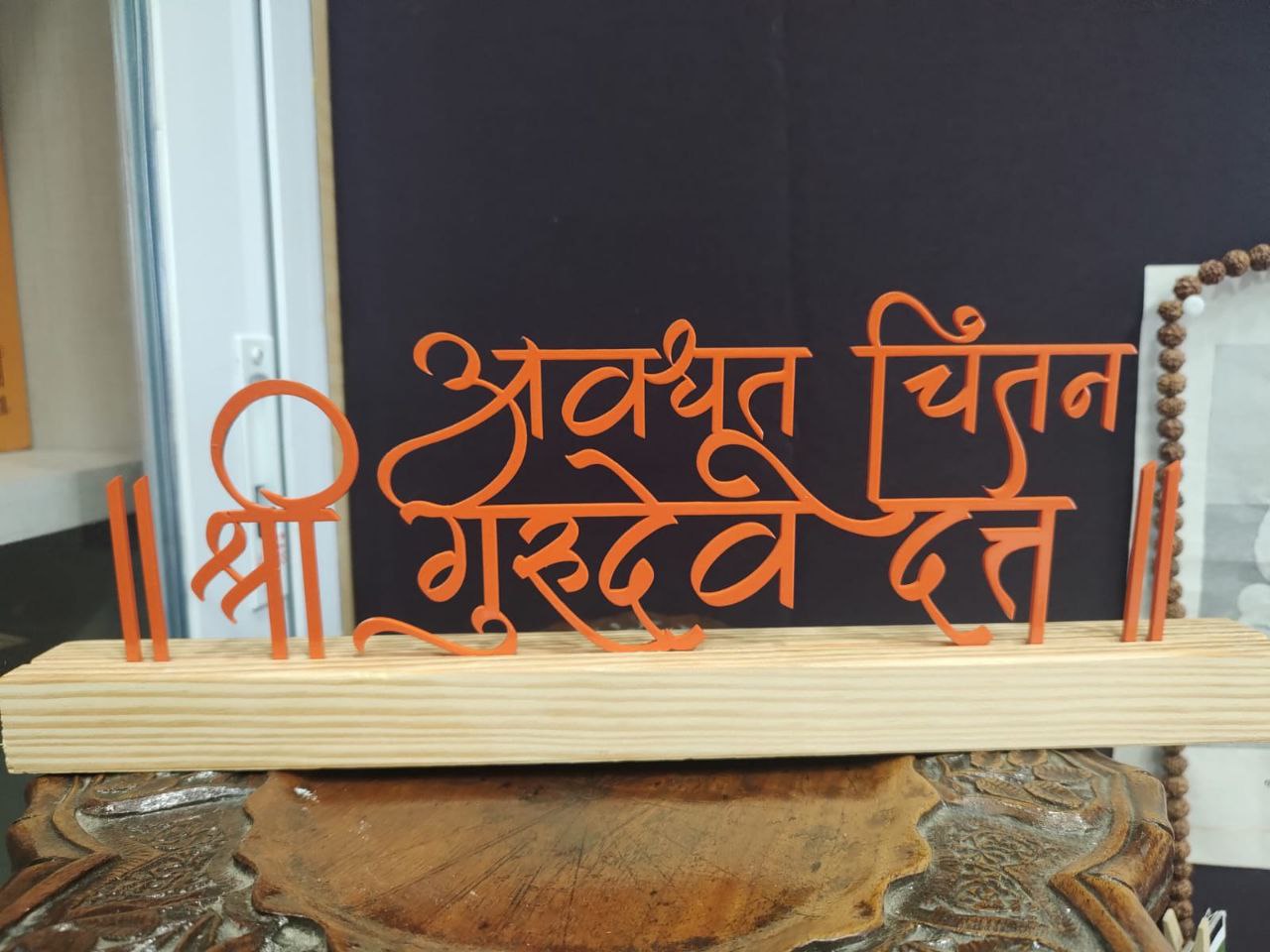 Mantra Metal Stand in pine wood base โจ