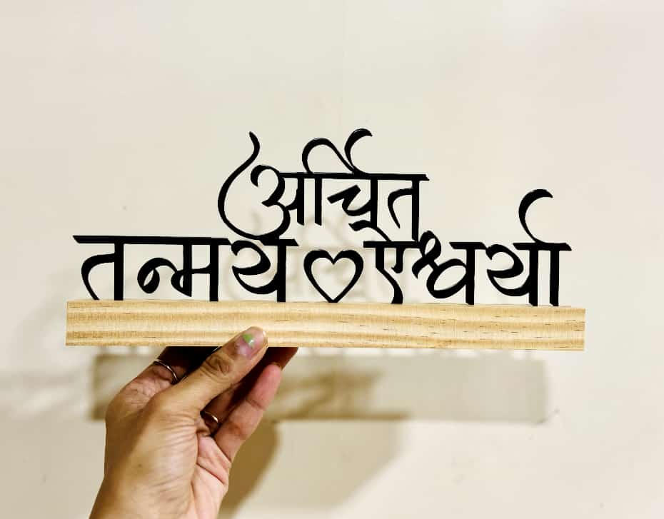 Family Metal Stand with pine wood base ❣️♥️ ( 3 Names)