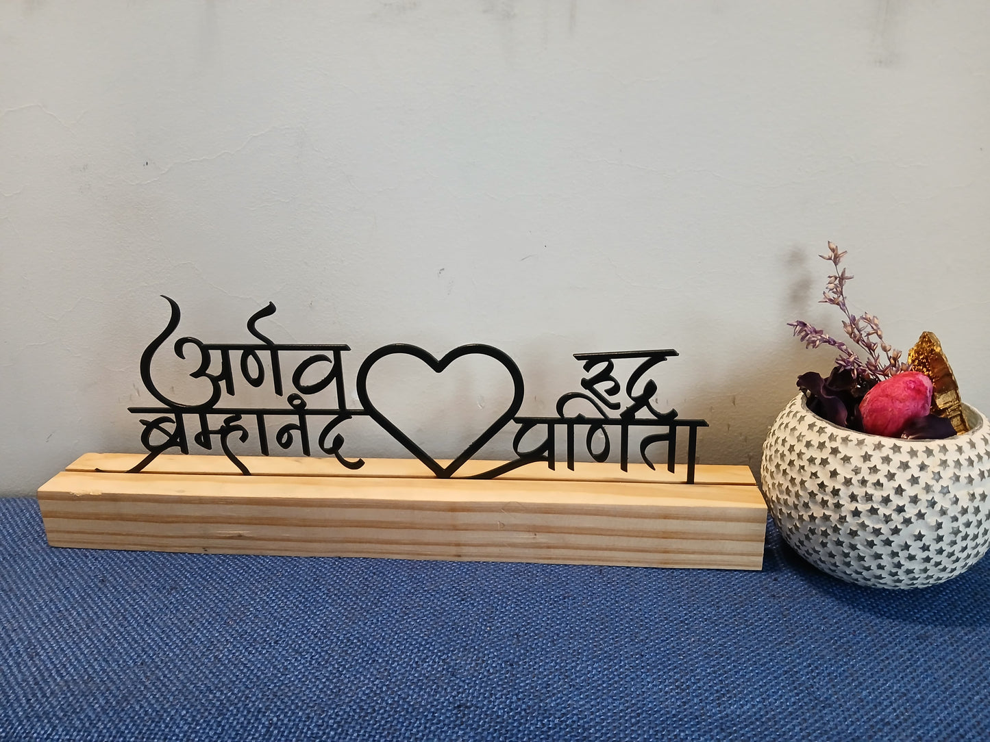 Family Metal Stand with pine wood base ( 4 names ) ❣️❣️