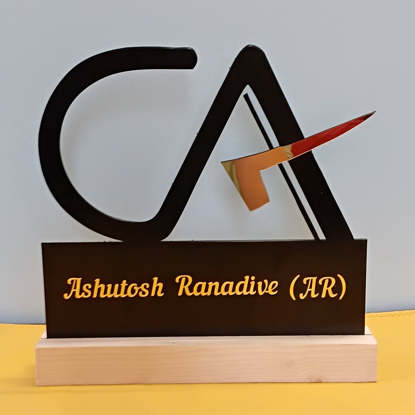 CA Metal Stand with pine wood base ✅