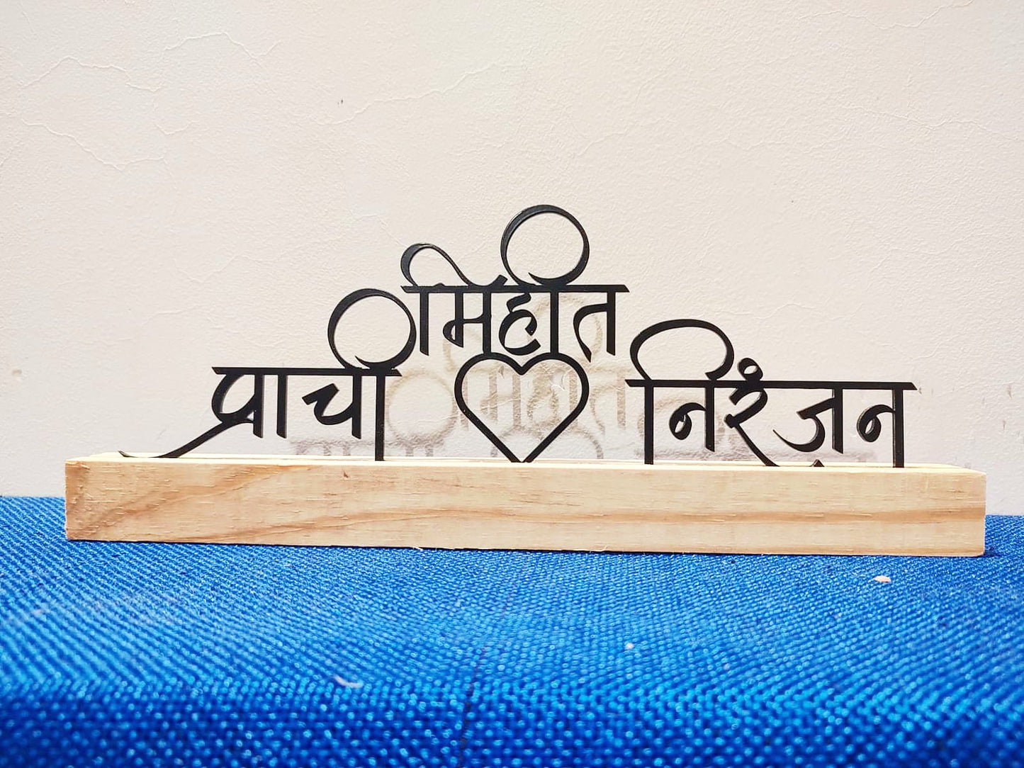 Family Metal Stand with pine wood base ❣️♥️ ( 3 Names)
