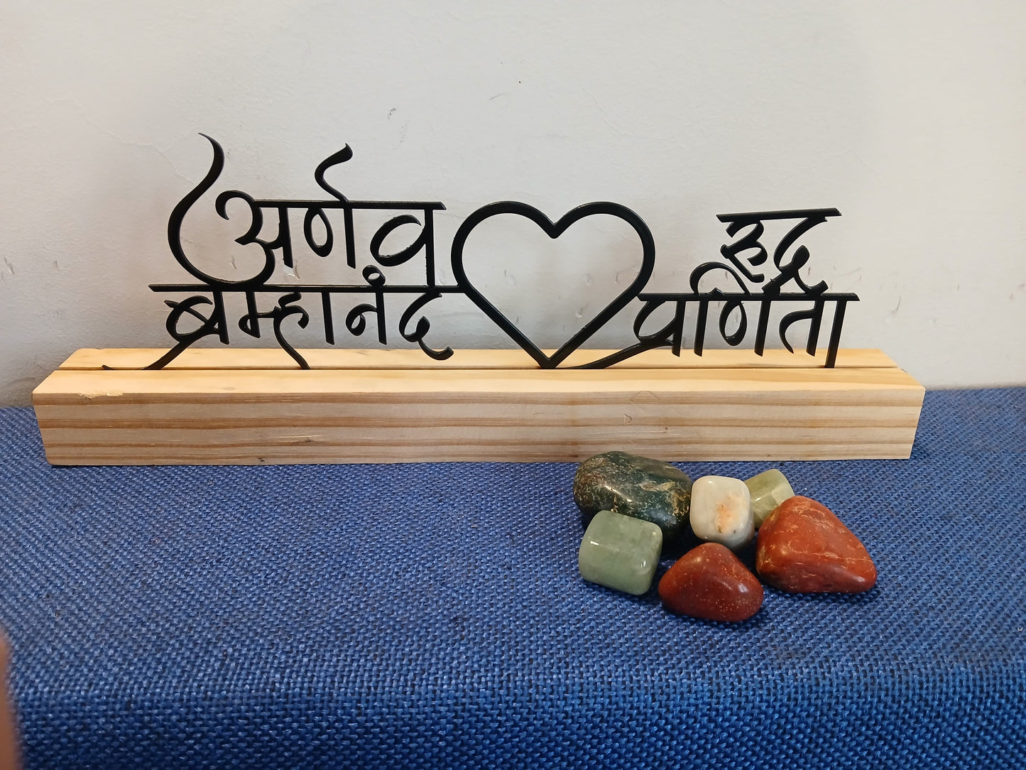 Family Metal Stand with pine wood base ( 4 names ) ❣️❣️