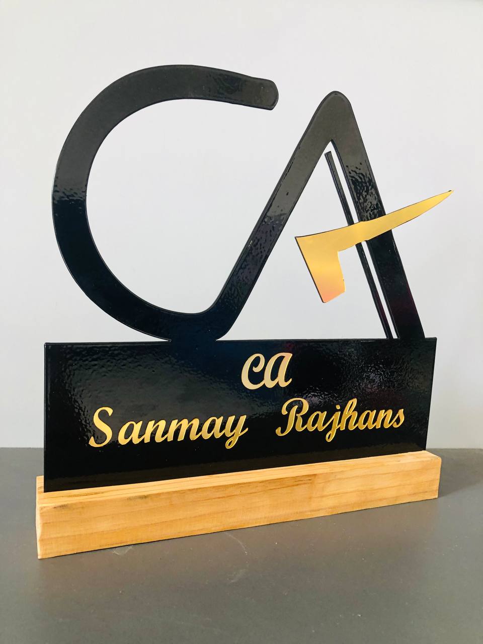 CA Metal Stand with pine wood base ✅