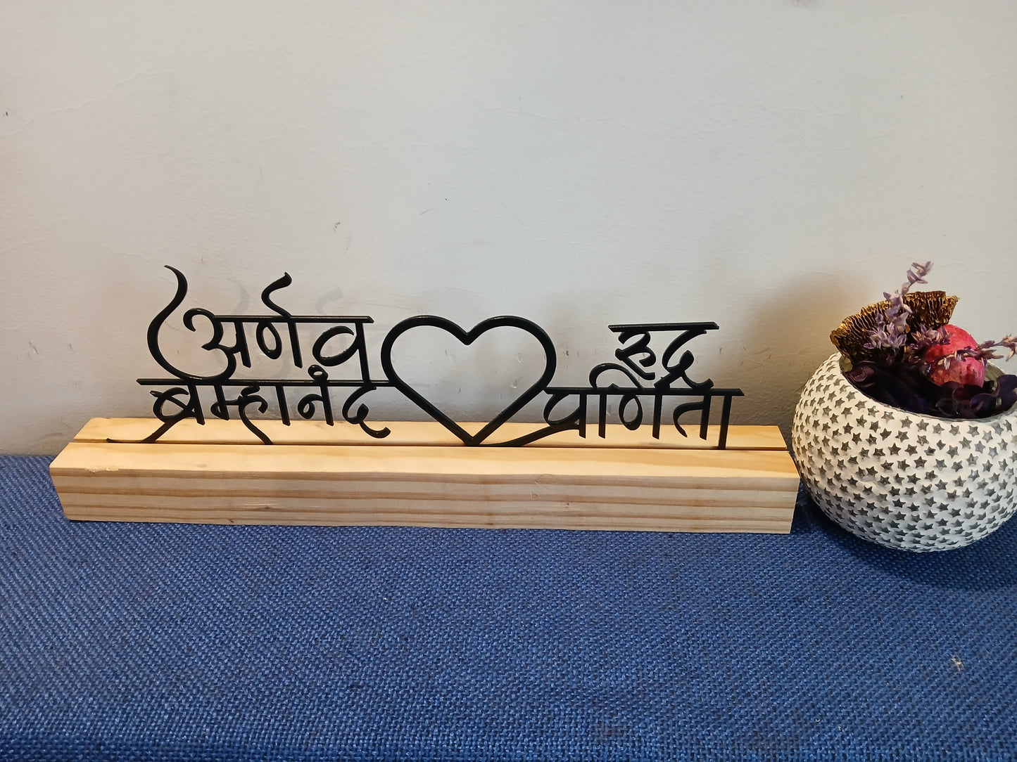 Family Metal Stand with pine wood base ( 4 names ) ❣️❣️