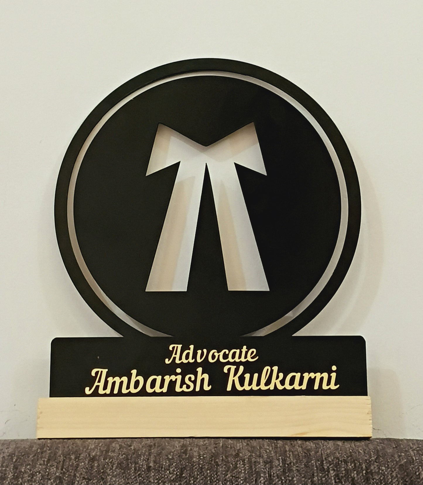 Advocate Metal Stand with pine wood base ✅